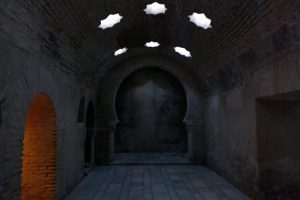 Paso entre salas baños árabes, Jaén